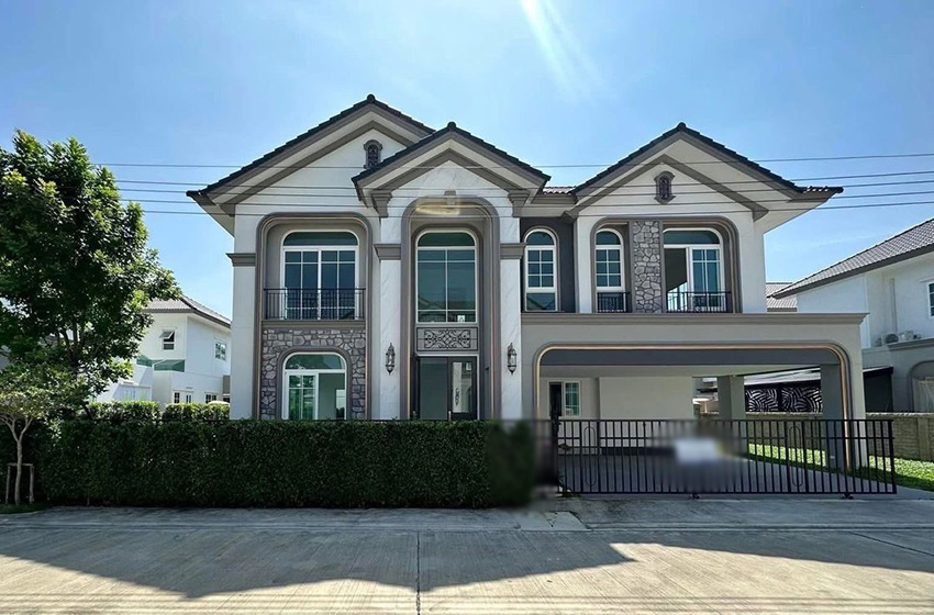 House with Private Pool in Bangnatrad